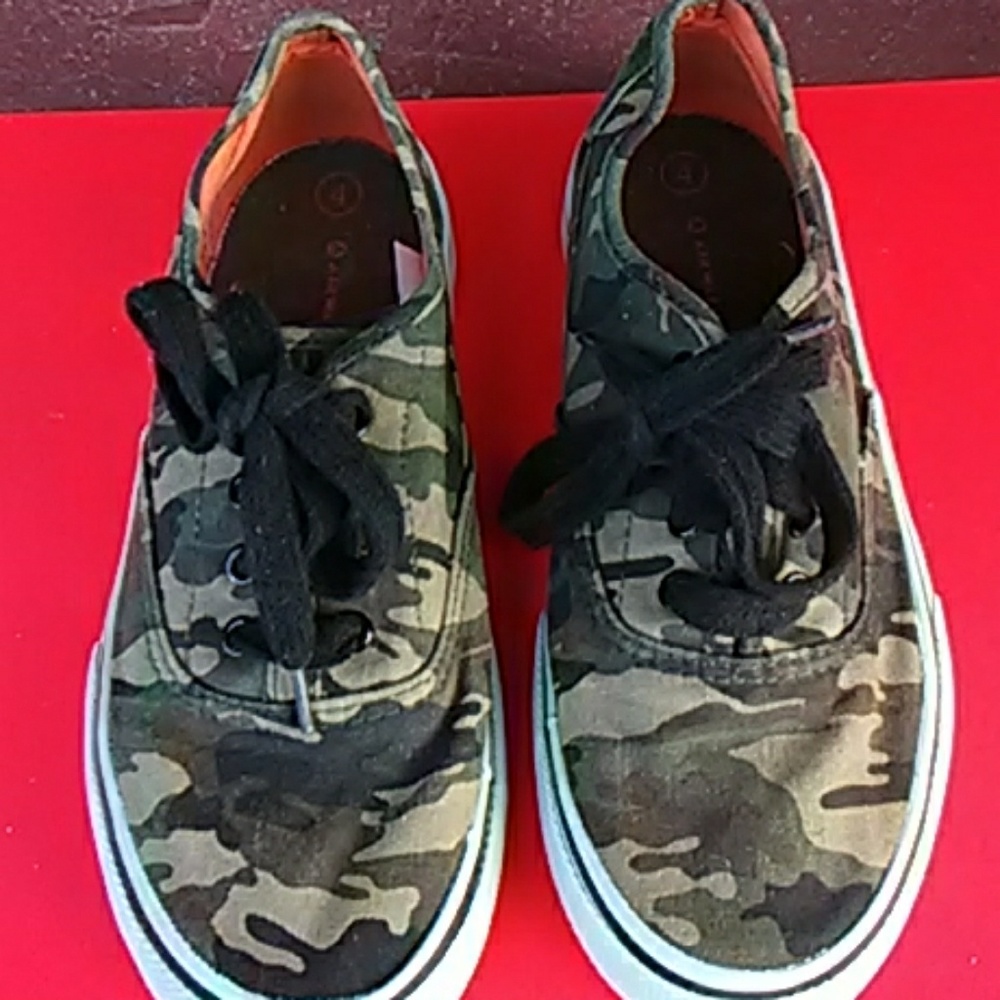 Size 4 youth boys shoes